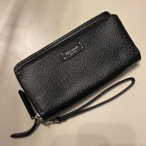 NWOT Black Kate Spade Zip Around Wristlet
